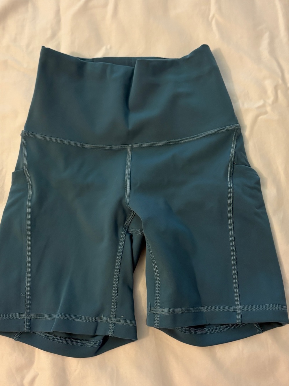 lululemon High-Rise Short with Pockets Blue Size 2